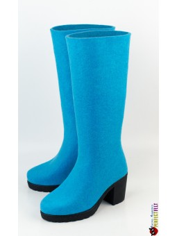 Высокие сапоги из войлока на каблуке