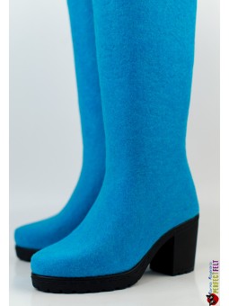 Высокие сапоги из войлока на каблуке