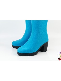 Высокие сапоги из войлока на каблуке