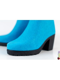 Высокие сапоги из войлока на каблуке