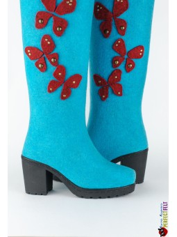 Высокие сапоги из войлока на каблуке