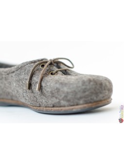 Женские туфли на низком каблуке из войлока