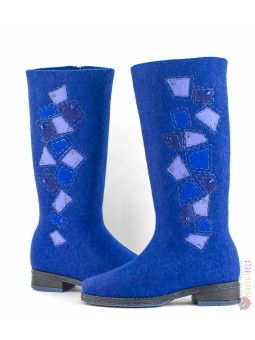 Женские высокие сапоги на каблуке с апликацией