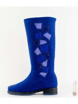 Женские высокие сапоги на каблуке с апликацией