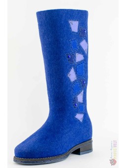 Женские высокие сапоги на каблуке с апликацией