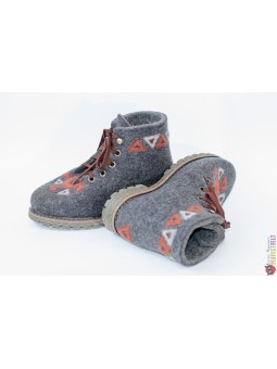 Полуботинки женские на каблуке из войлока серые