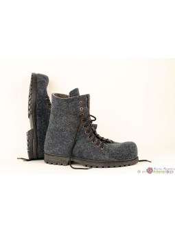 Зимние мужские ботинки Strict gray ручной работы из войлока на подошве