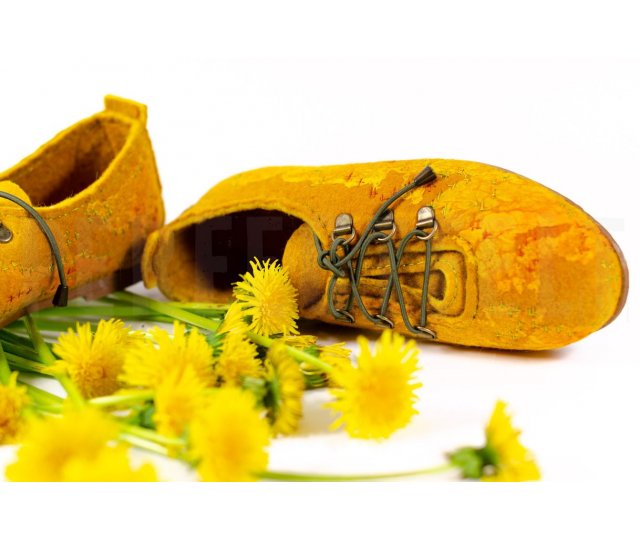Летние офисные туфли женские на низком каблуке желтые